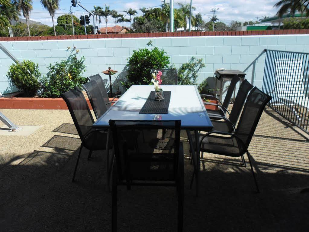 Banjo Paterson Motor Inn Townsville Extérieur photo