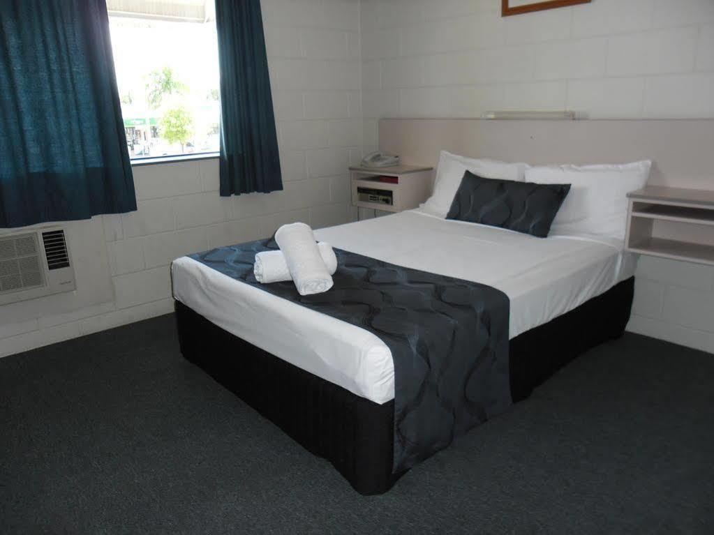 Banjo Paterson Motor Inn Townsville Extérieur photo