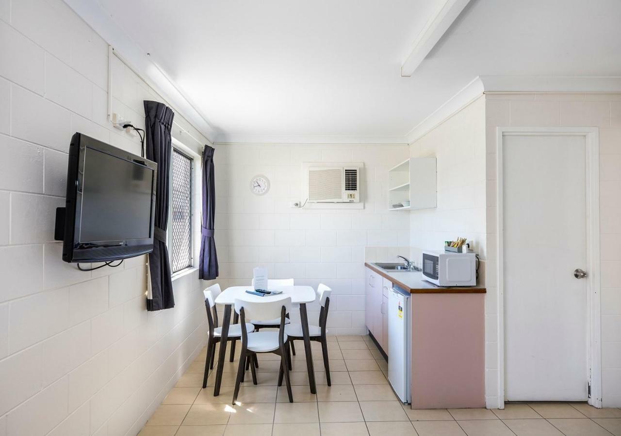 Banjo Paterson Motor Inn Townsville Extérieur photo